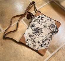 Load image into Gallery viewer, Mesa Flowers Small Crossbody
